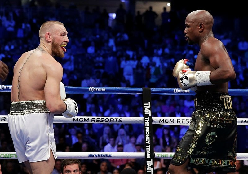 Floyd Mayweather - Conor Mcgregor maçı sona erdi