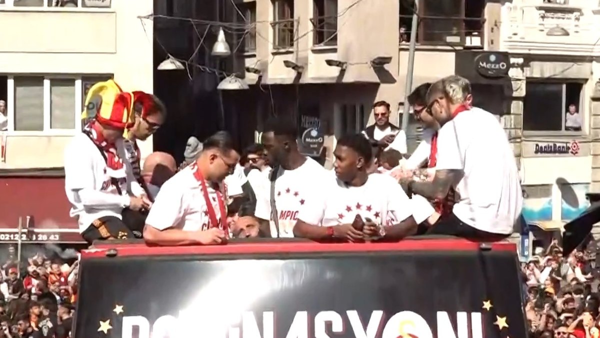 Galatasaray'ın şampiyonluk yürüyüşü böyle başladı! İşte o anlar