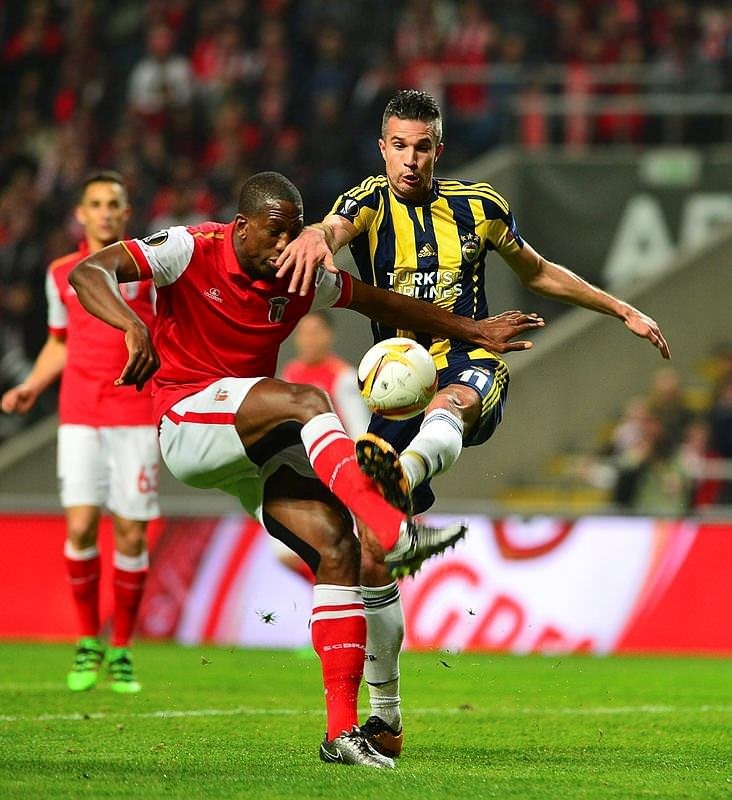 Van Persie isyan ettirdi