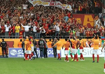Rüzgara karşı yelken çekti