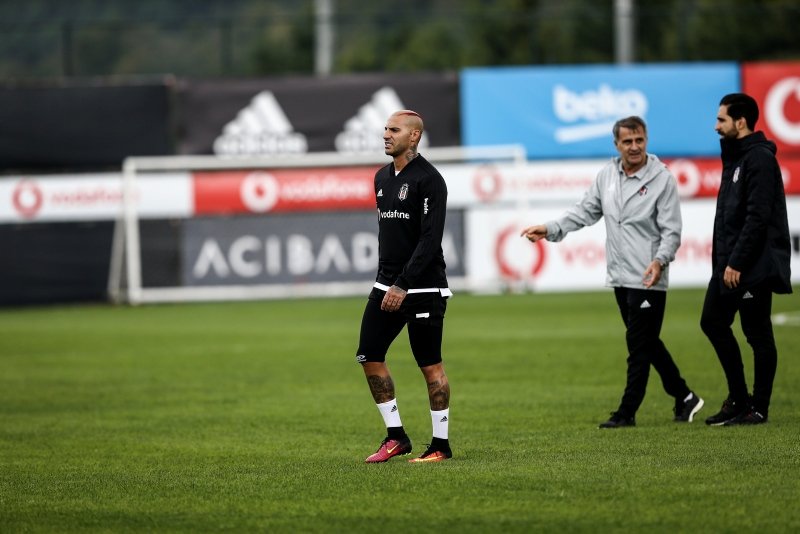 Beşiktaş’ta 3 isimle yollar ayrılıyor!