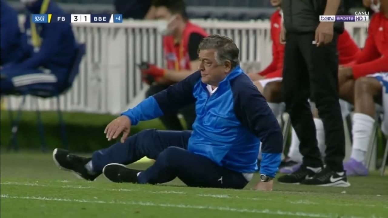 Fenerbahçe-BB Erzurumspor maçında Yılmaz Vural yerde kaldı ...