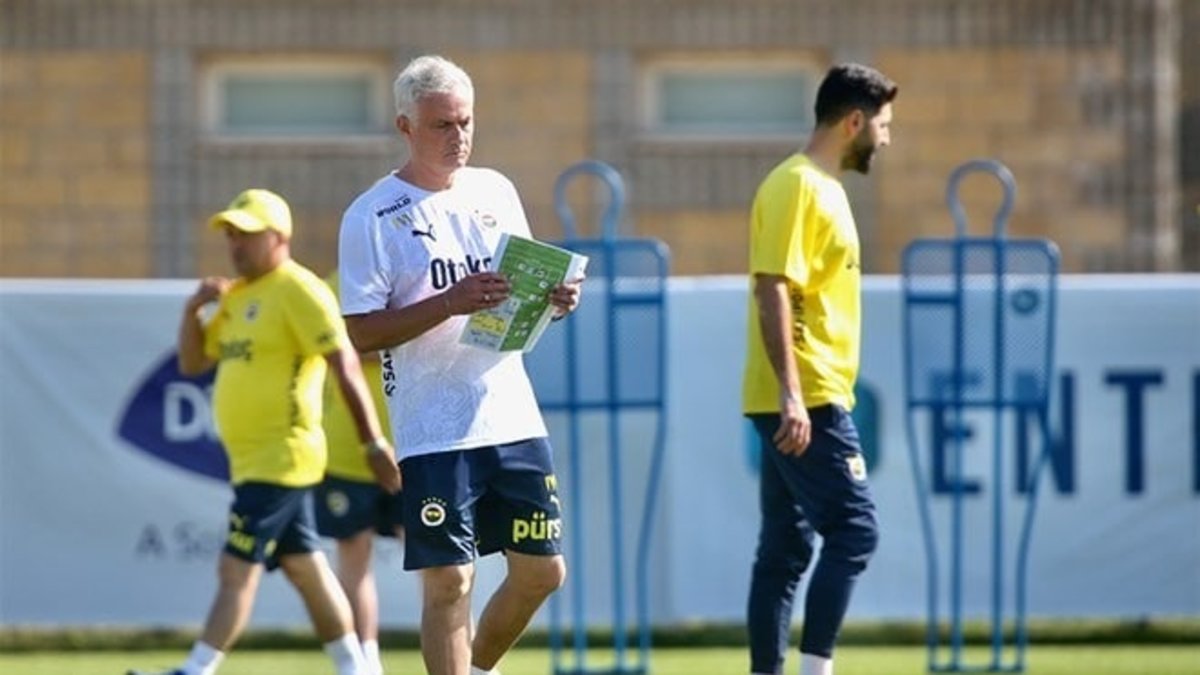 Fenerbahçe'nin hazırlık kampı programı belli oldu! İşte sarı-lacivertlilerin rakipleri Fenerbahçe'nin hazırlık kampı programı belli oldu! İşte sarı-lacivertlilerin rakipleri