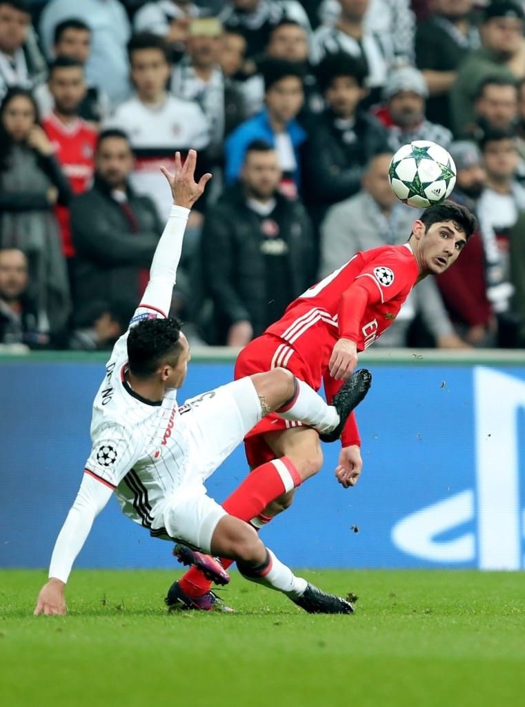 Beşiktaş-Benfica mücadelesinden kareler