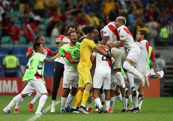 Uruguay'ı eleyen Peru yarı finalde