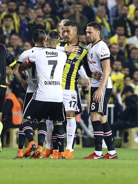 İşte derbide ekranlara yansımayan olay kareler...