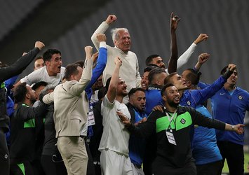 Altay'ın zaferi sonrası Mustafa Denizli'nin duygusal anları...