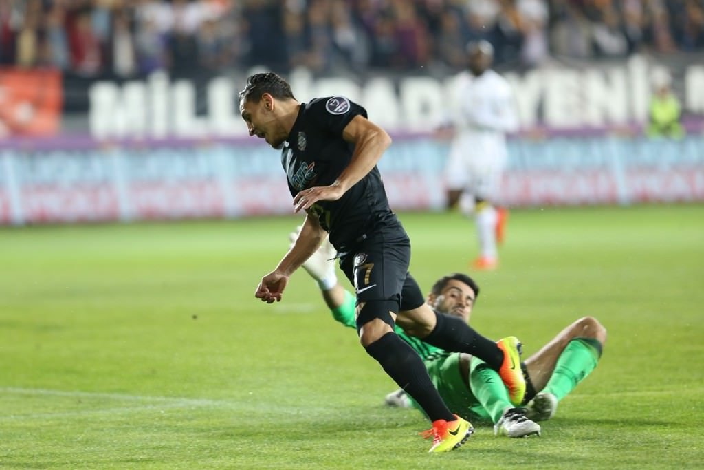 Osmanlıspor-Fenerbahçe maçından kareler