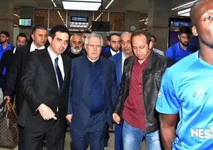 Aziz Yıldırım, protestocuları alkışladı