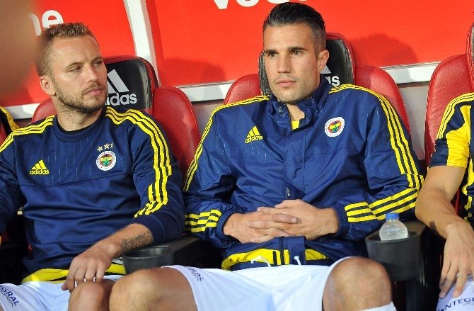Van Persie’nin kadro dışı bırakılmasına tepkiler