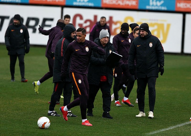 Galatasaray’da orta sahaya operasyon!