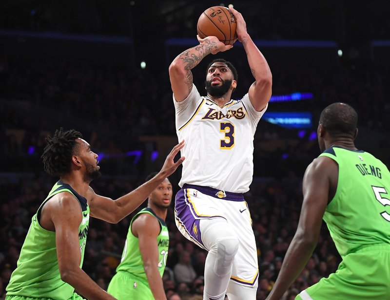 Davis 50 sayı attı Lakers kazandı!