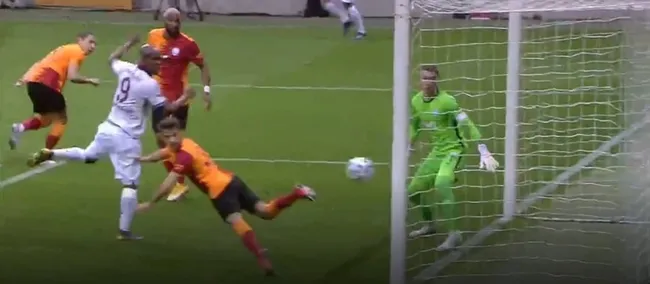 Son dakika spor haberi: Trabzonspor Galatasaray derbisinde direği geçemedi! İşte o pozisyon... - 2