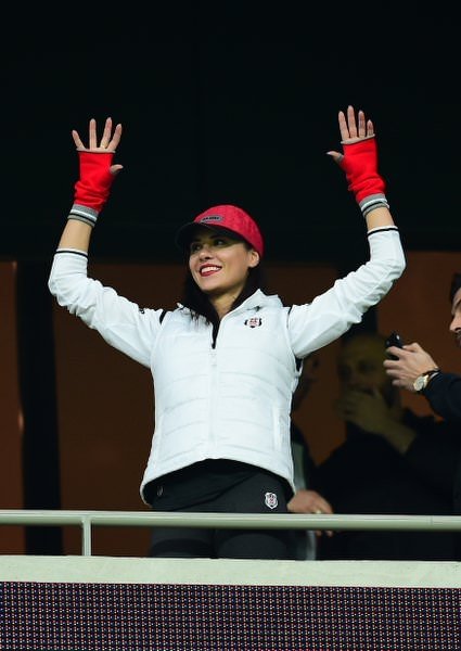 Şükran Ovalı, üçlü çektirdi