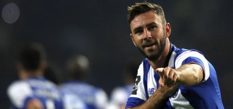 Miguel Layun için 3 rakip var