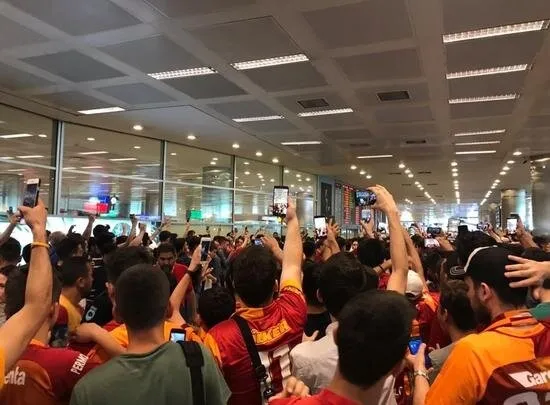 G.Saray'ın yeni transferi Gomis, İstanbul'a geldi - 1