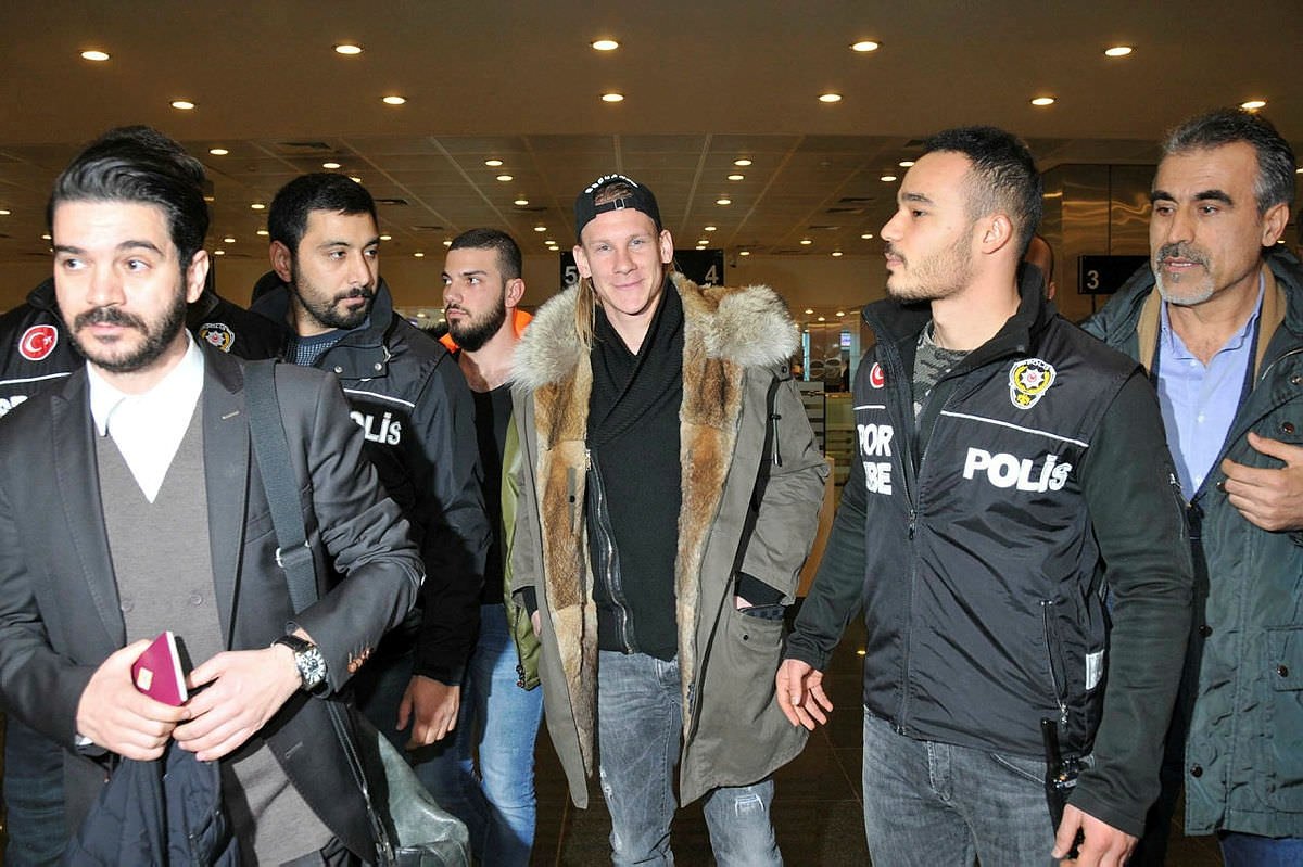 Vida imzayı attı! İşte imza töreninden kareler...