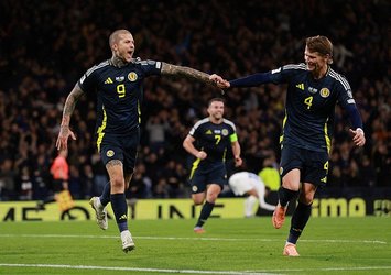 İskoçya Yunanistan'ı geriden gelerek devirdi