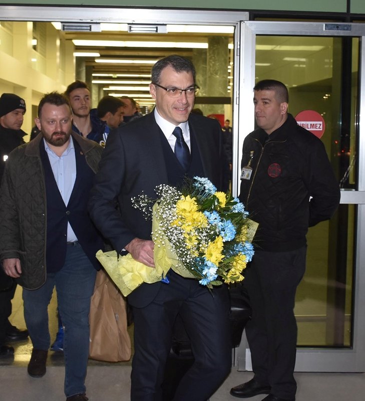 Fenerbahçe çiçeklerle karşılandı