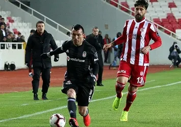 Gary Medel başladı Necip Uysal bitirdi!