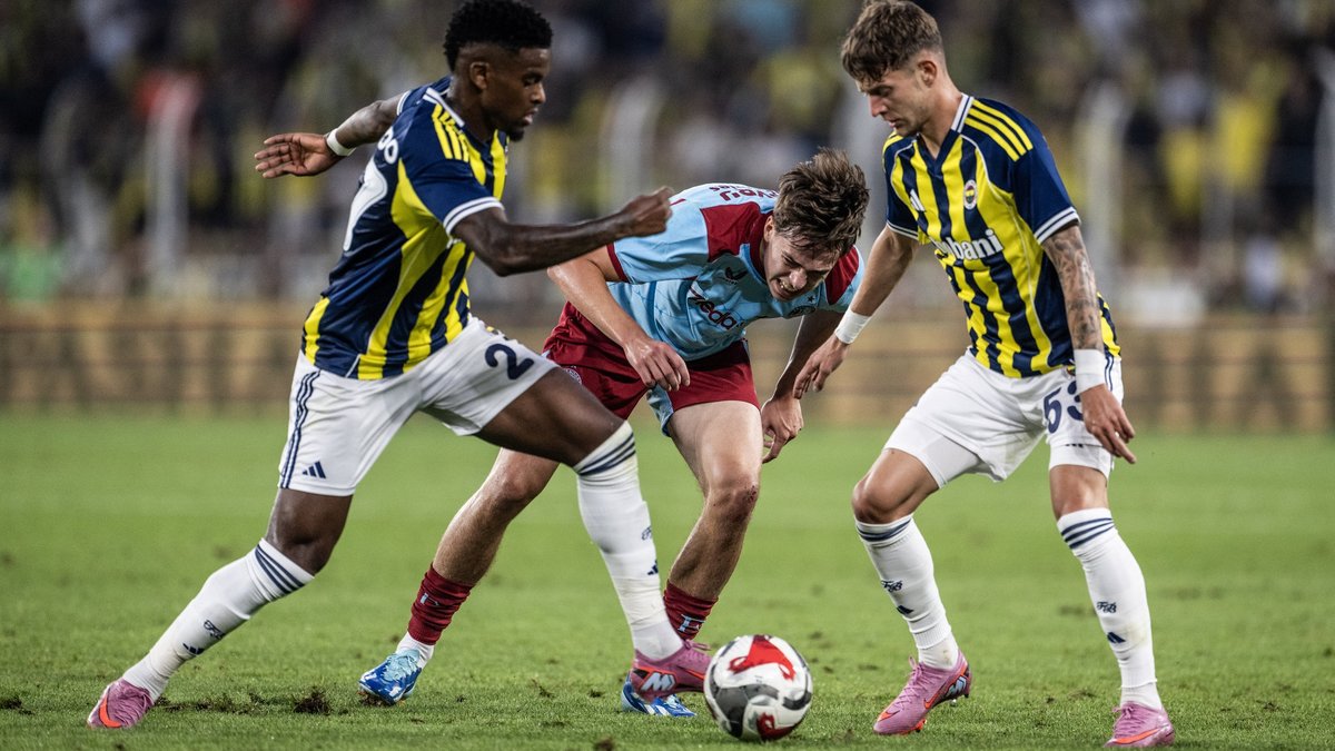 Rumen hakemden flaş karar! İşte gol böyle geldi Rumen hakemden flaş karar! İşte gol böyle geldi