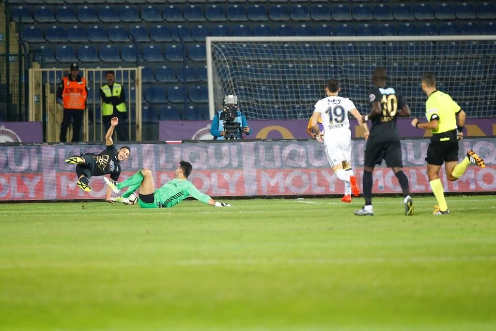 Osmanlıspor-Fenerbahçe maçından kareler