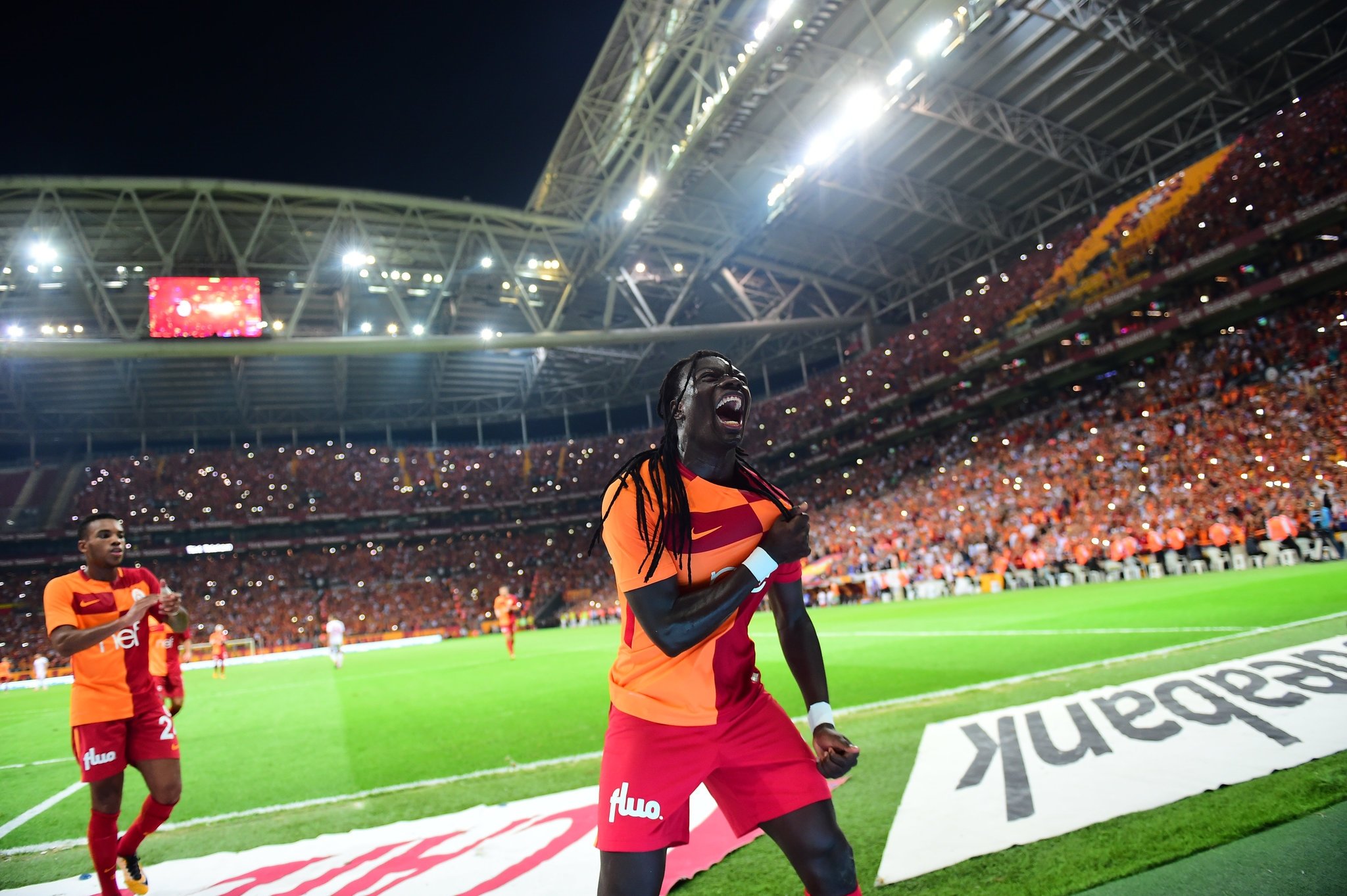 Gomis’i Fenerbahçe’ye verelim