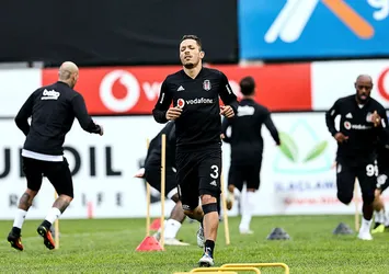 Beşiktaş'tan Adriano açıklaması