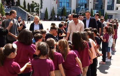 Mesut Özil öğrencilerle bir araya geldi!