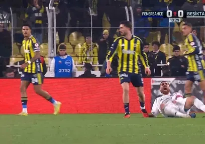Beşiktaş bu pozisyonda kart bekledi!