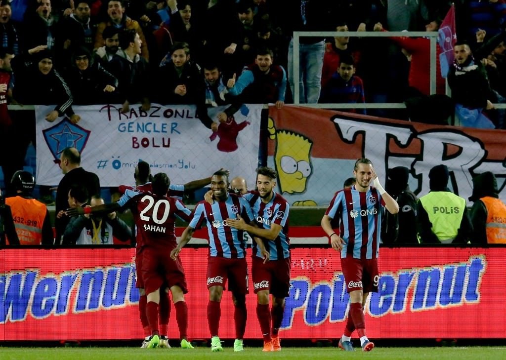 Trabzonspor-Galatasaray karşılaşmasından kareler