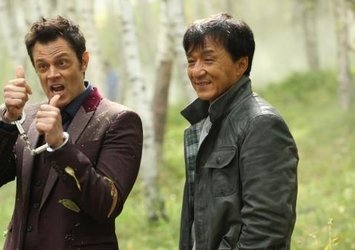 Jackie Chan İz Peşinde konusu, oyuncuları