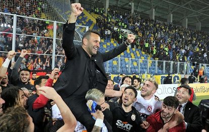 Galatasaray’da Mauro Icardi Okan Buruk’u omzuna aldı!