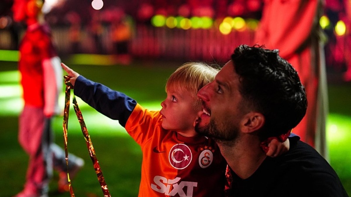 GALATASARAY HABERİ | Dries Mertens: Belirli kararlar vermem gerekiyor GALATASARAY HABERİ | Dries Mertens: Belirli kararlar vermem gerekiyor