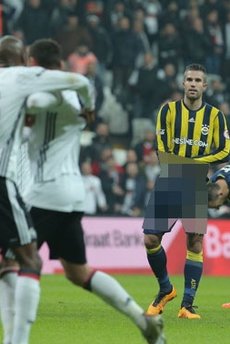 Robin van Persie'den çirkin hareket