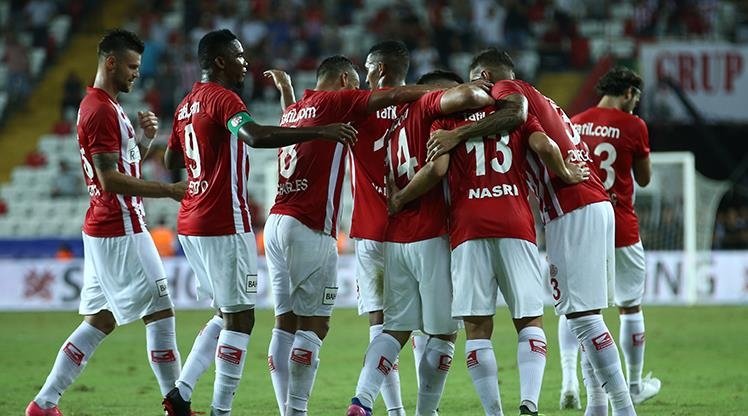 En çok yabancı futbolcu oynatan kulüp