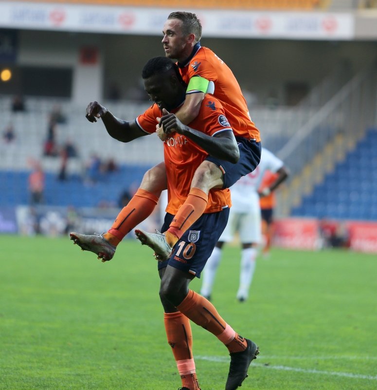 Adebayor’dan Başakşehir’e Galatasaray resti!