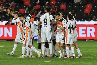 Başakşehir galibiyetle kapattı!