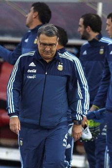 Tata Martino istifa etti