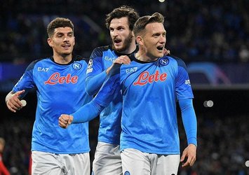 Napoli güle oynaya çeyrek finalde!