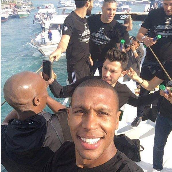 Şampiyon Beşiktaş kupasına kavuştu!