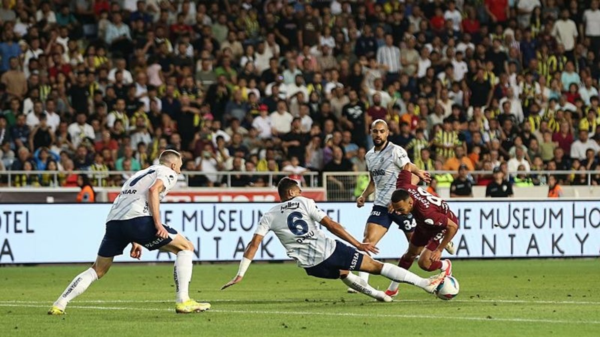 TRANSFER HABERİ | Geldiği ülkeye geri dönüyor! Fenerbahçe'de ayrılık çok yakın TRANSFER HABERİ | Geldiği ülkeye geri dönüyor! Fenerbahçe'de ayrılık çok yakın