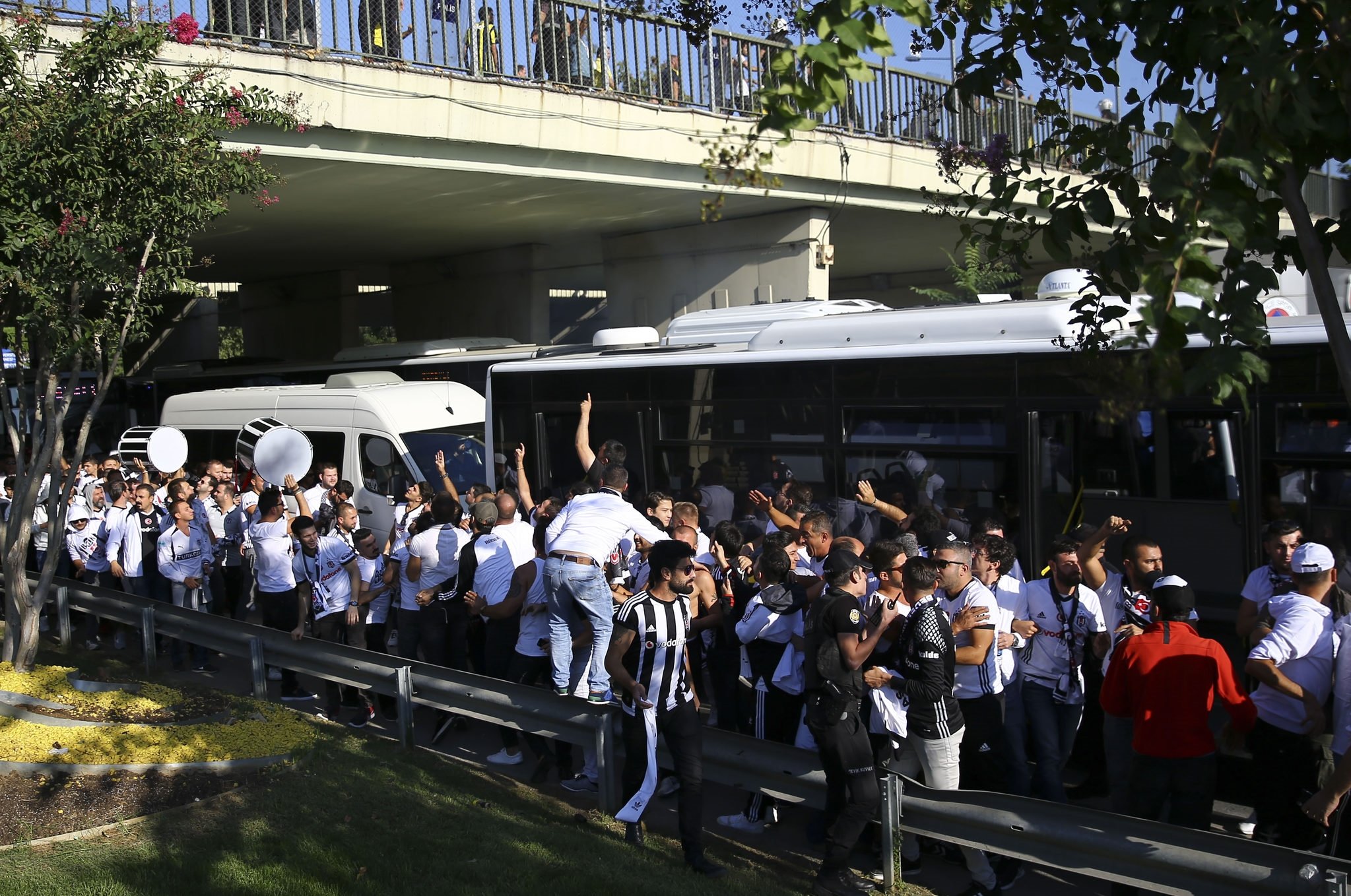 Kadıköy’de beyaz tribün!