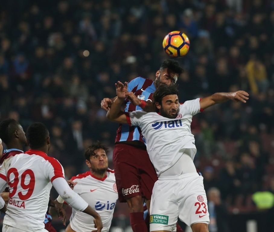 Trabzonspor-Antalyaspor karşılaşmasından kareler