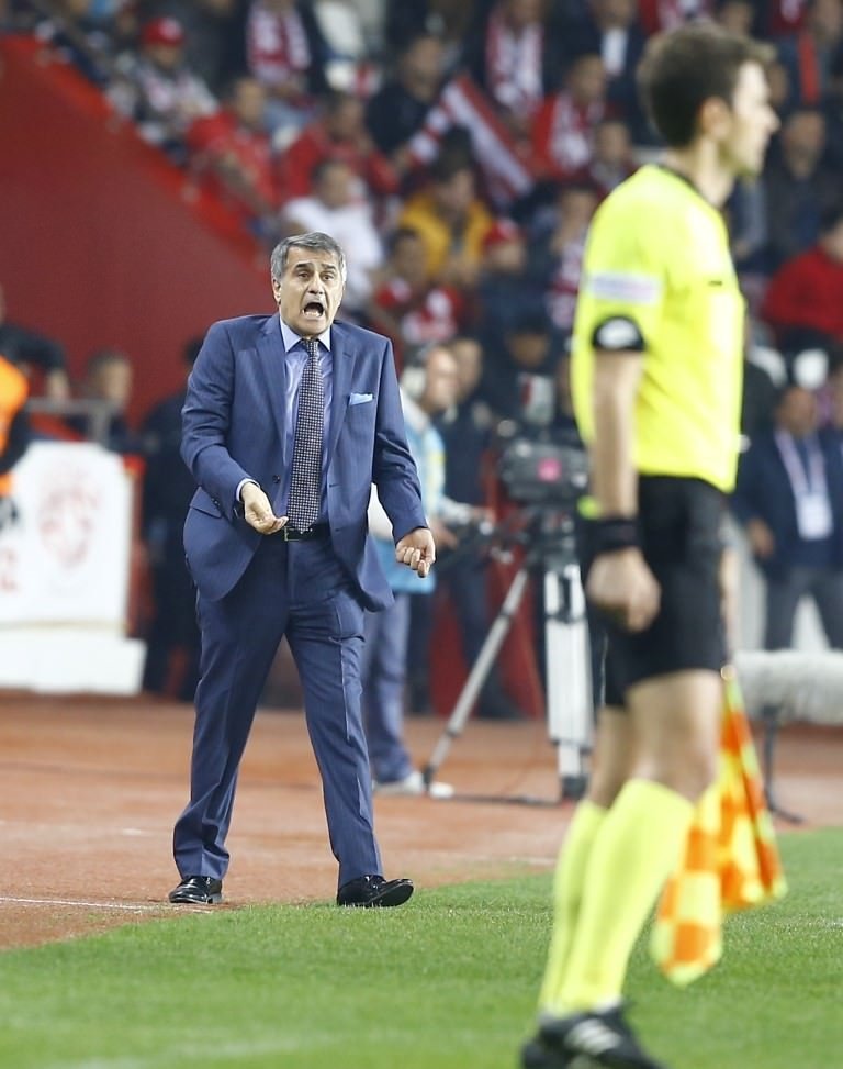 Antalyaspor-Beşiktaş karşılaşmasından kareler