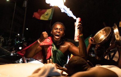 Afrika Uluslar Kupası şampiyonu Senegal Kamerun sokaklarında eğlendi!