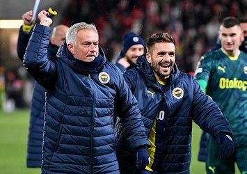 Mourinho gerçek F.Bahçeli oldu! Maç sonu tribünlere gitti ve...