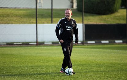 Beşiktaş’ta Sergen Yalçın tesislere geldi!