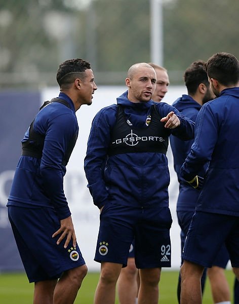 Aatıf ayak diretiyor