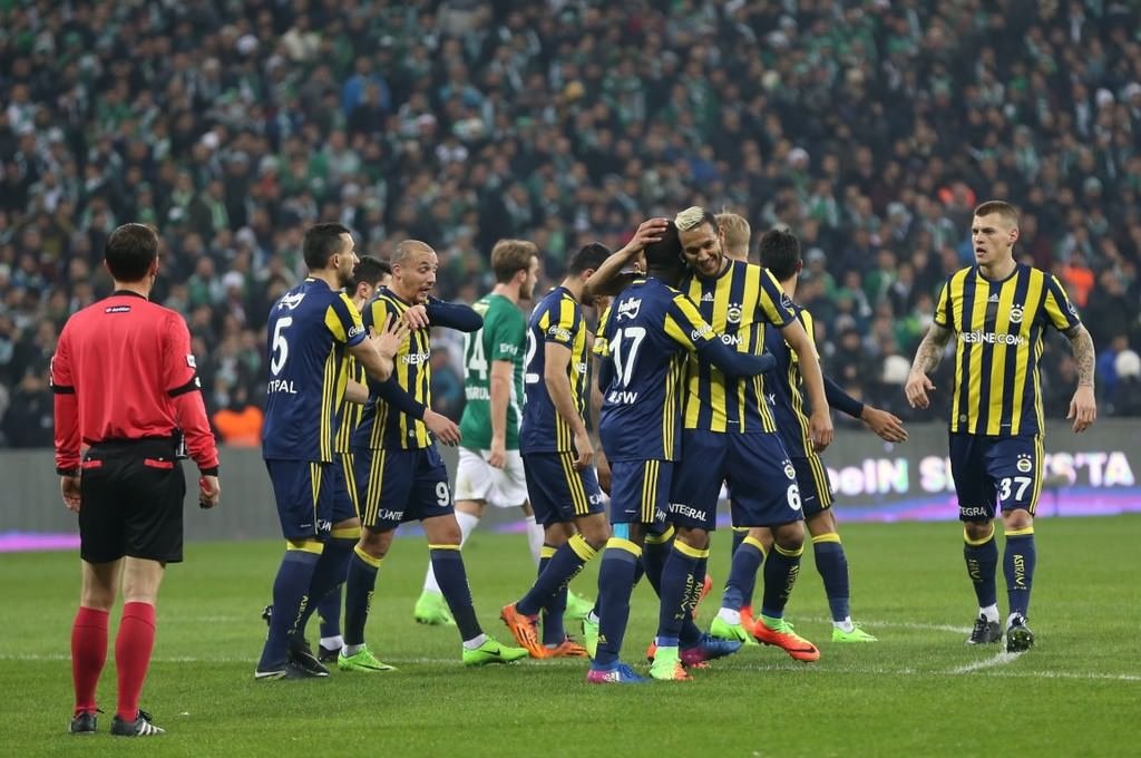 Bursaspor-Fenerbahçe karşılaşmasından kareler